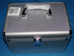 Kuferk aluminiowy przeno�ny na 300CD