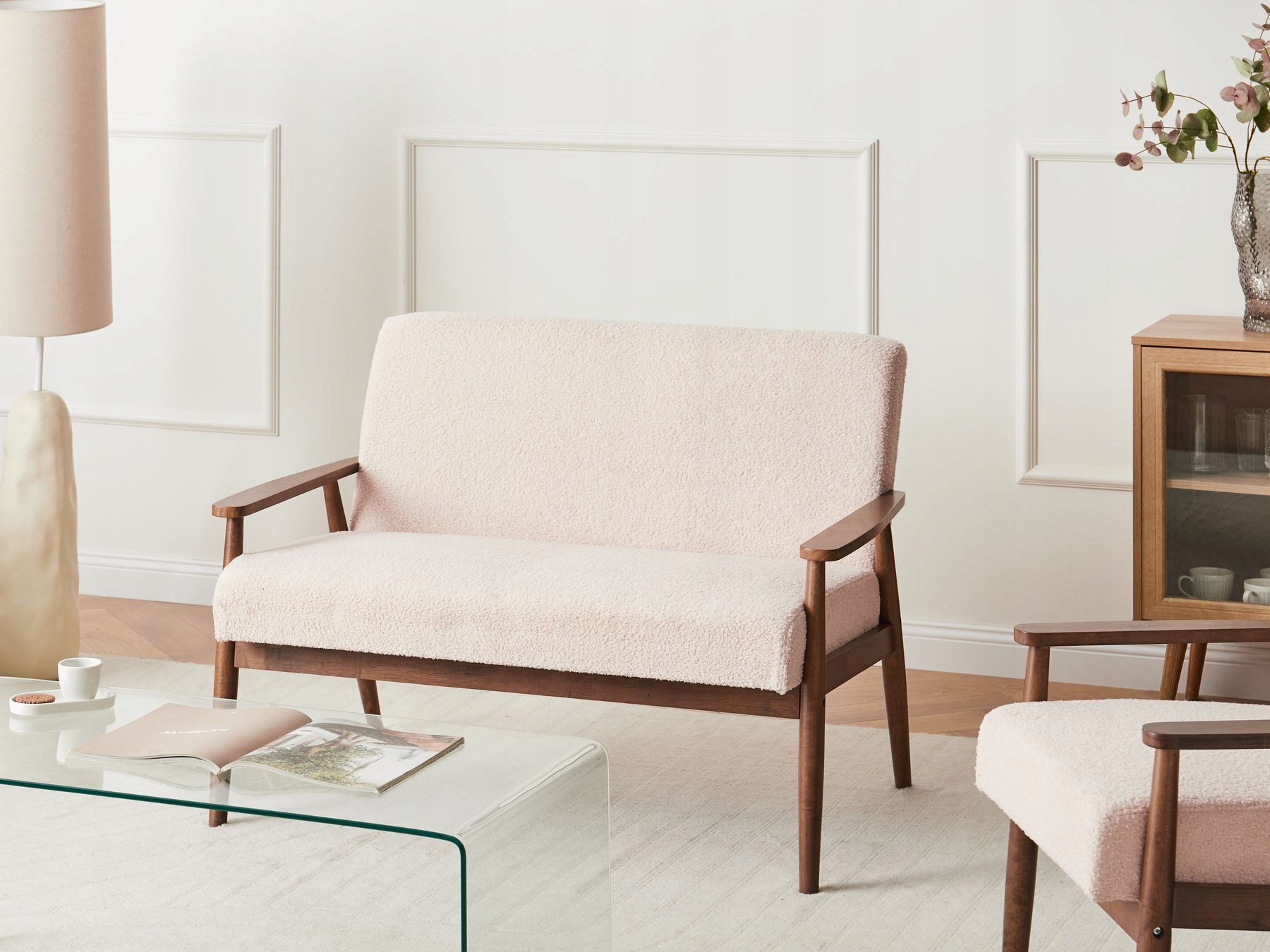 Wygodne siedzisko z miękkiej tkaniny boucle