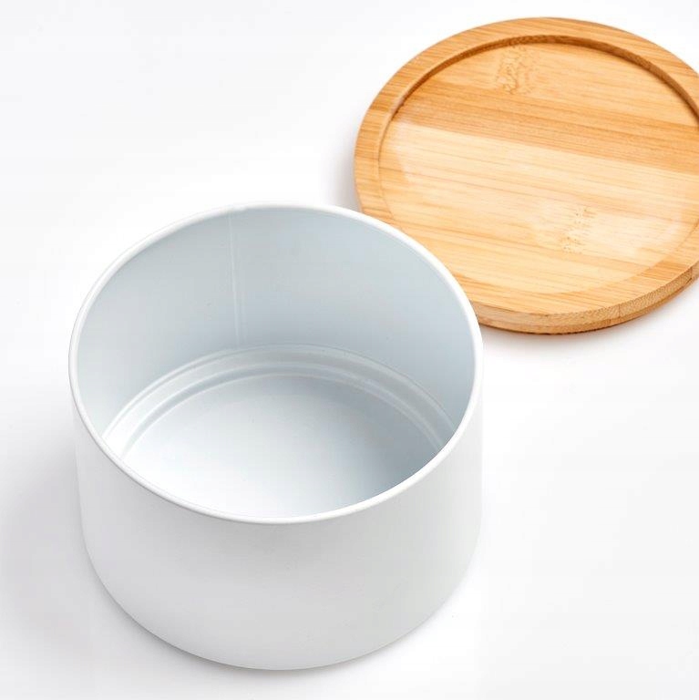 Wysokiej jakości materiały: metal i bambus