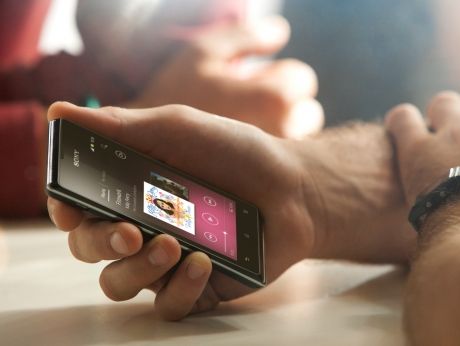 Smartfon Sony Xperia E z Androidem pozwala cieszyć się muzyki tak, jak chcesz.