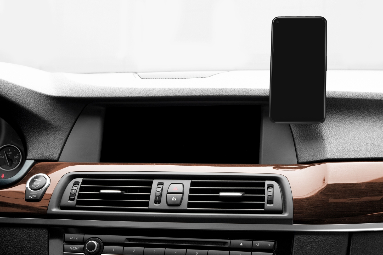 Łatwy montaż dzięki taśmie 3M VHB – Wytrzymałe połączenie