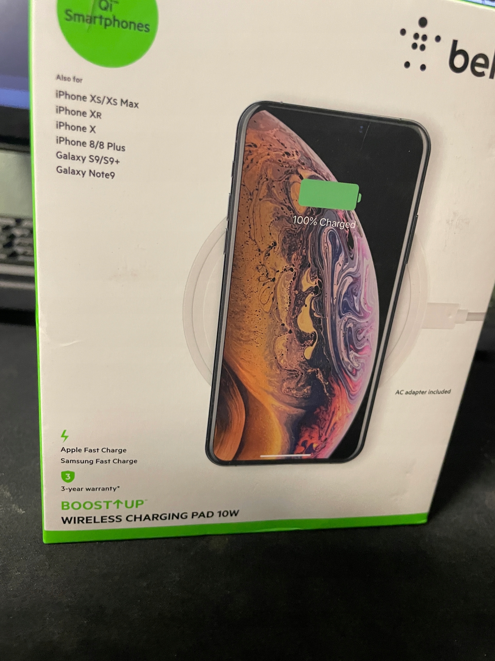 W zestawie kabel USB microB i adapter sieciowy