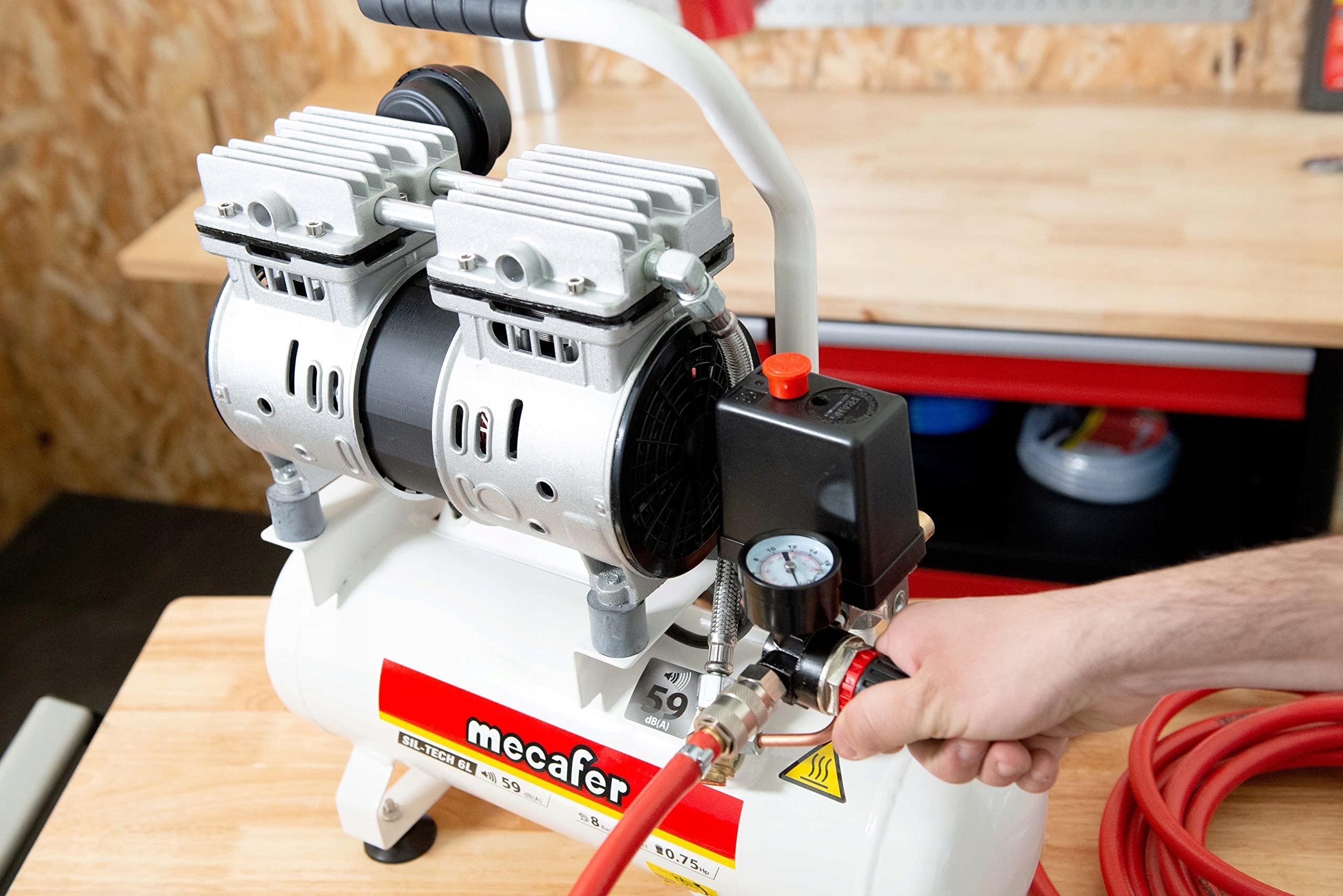 Zasilanie i wtyczka – wygodne użytkowanie w każdym miejscu