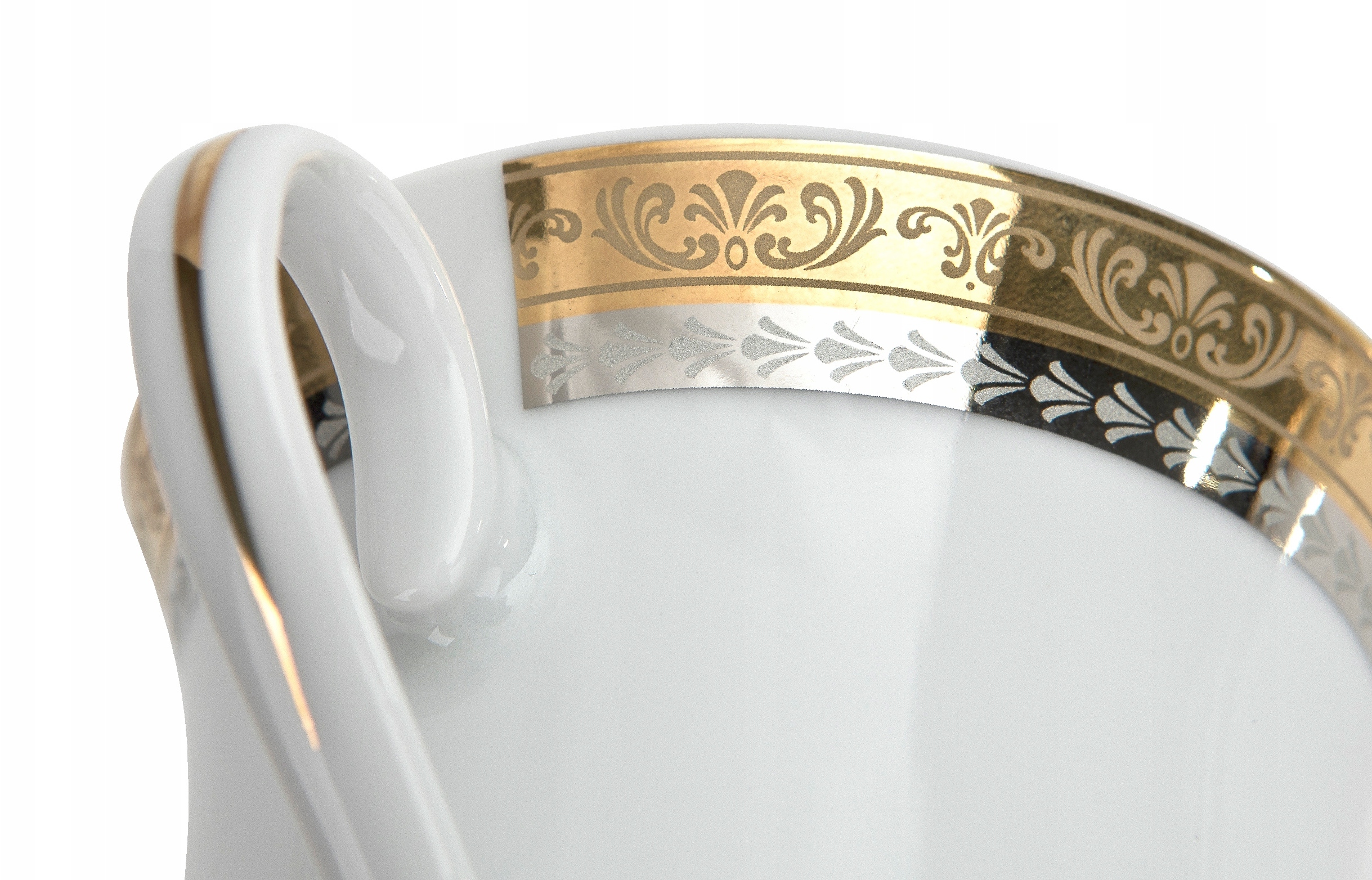 Klasyczne zdobienia – Złote i platynowe akcenty