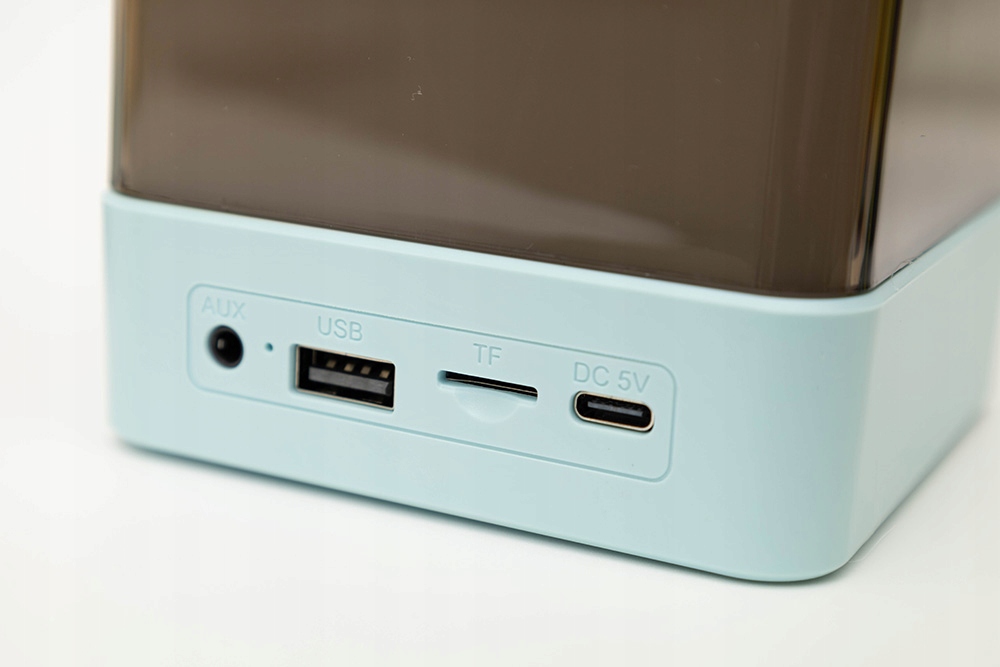 Odtwarzanie z różnych źródeł – AUX, USB i karta pamięci
