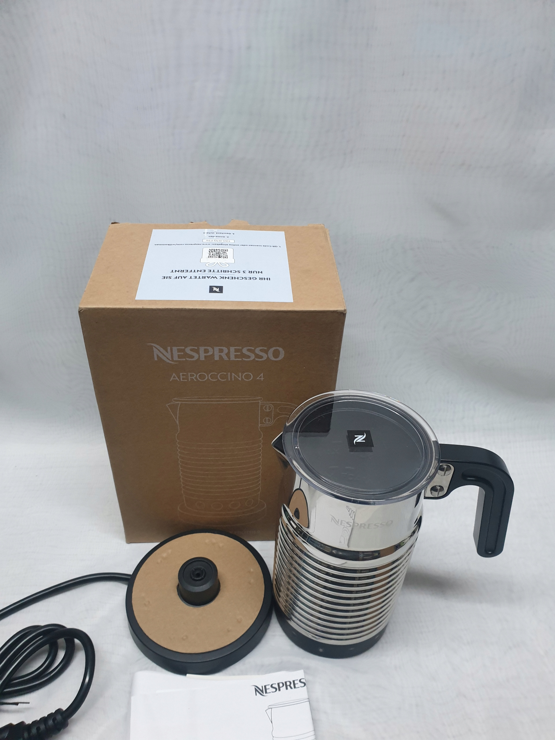 Elegancki design i funkcjonalność – Srebrny spieniacz do mleka