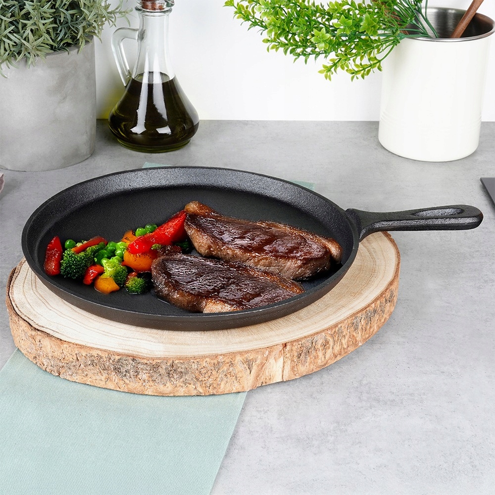 Wielofunkcyjność patelni żeliwnej – Przygotuj pizzę, naleśniki i placki