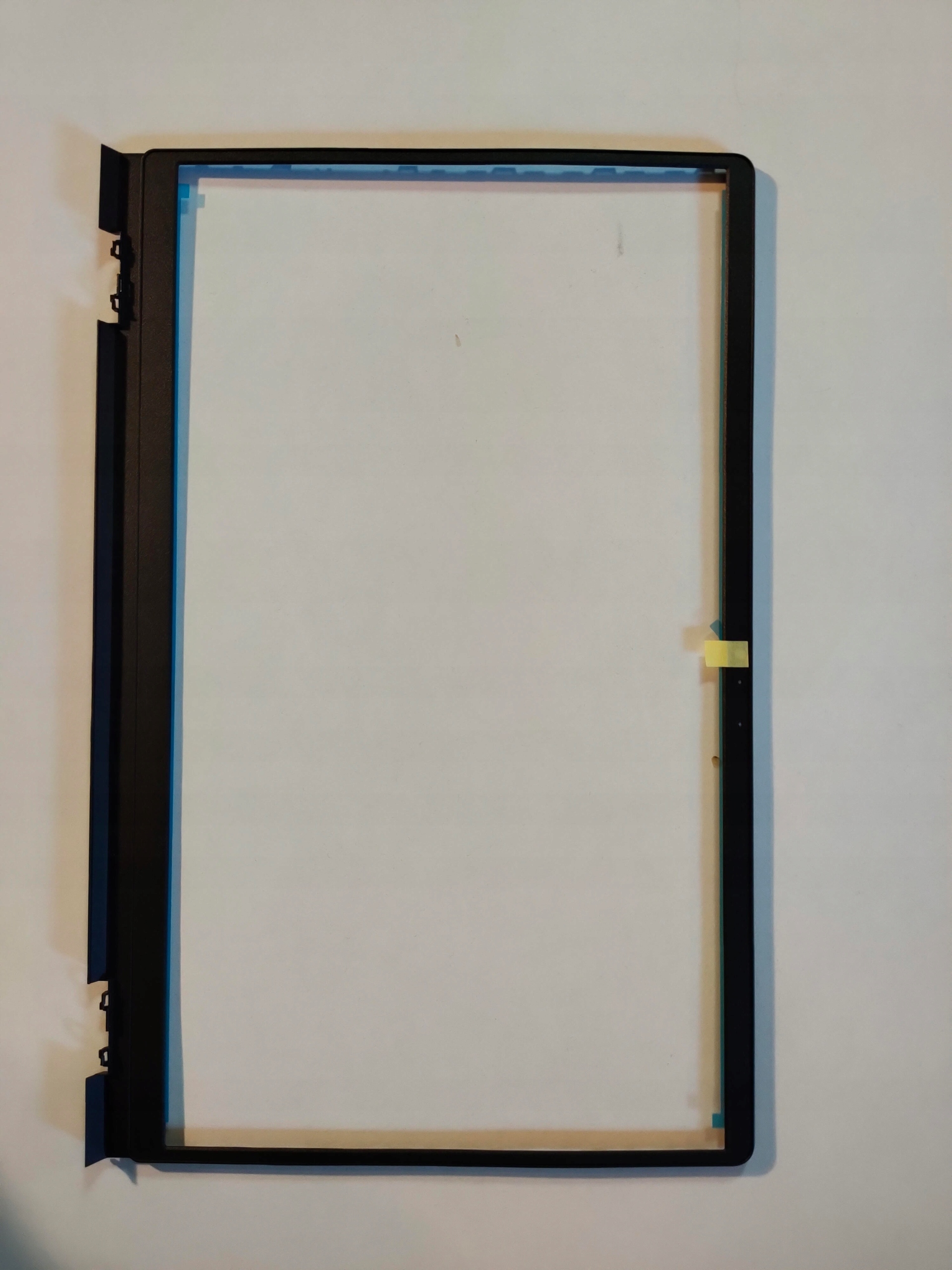 Elegancka czarna ramka LCD – Styl i funkcjonalność w jednym