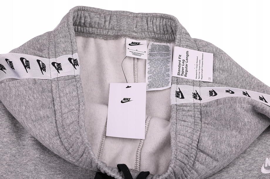 Funkcjonalność i wygoda – regulowany kaptur i elastyczny pas