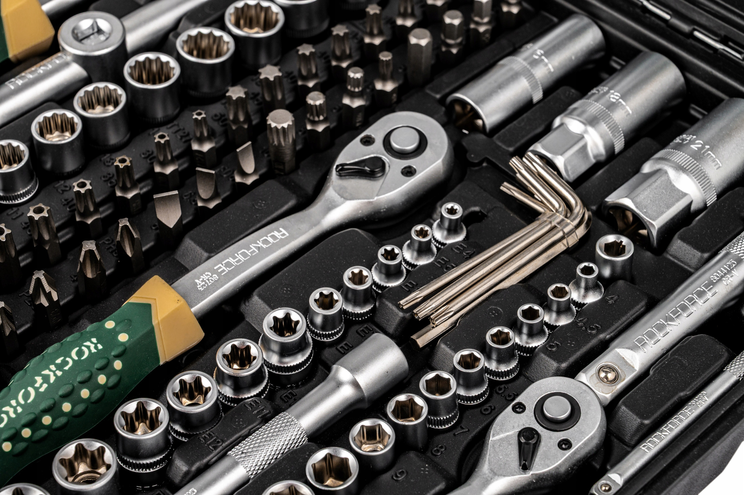 Różnorodność narzędzi – Idealny zestaw do domu i garażu