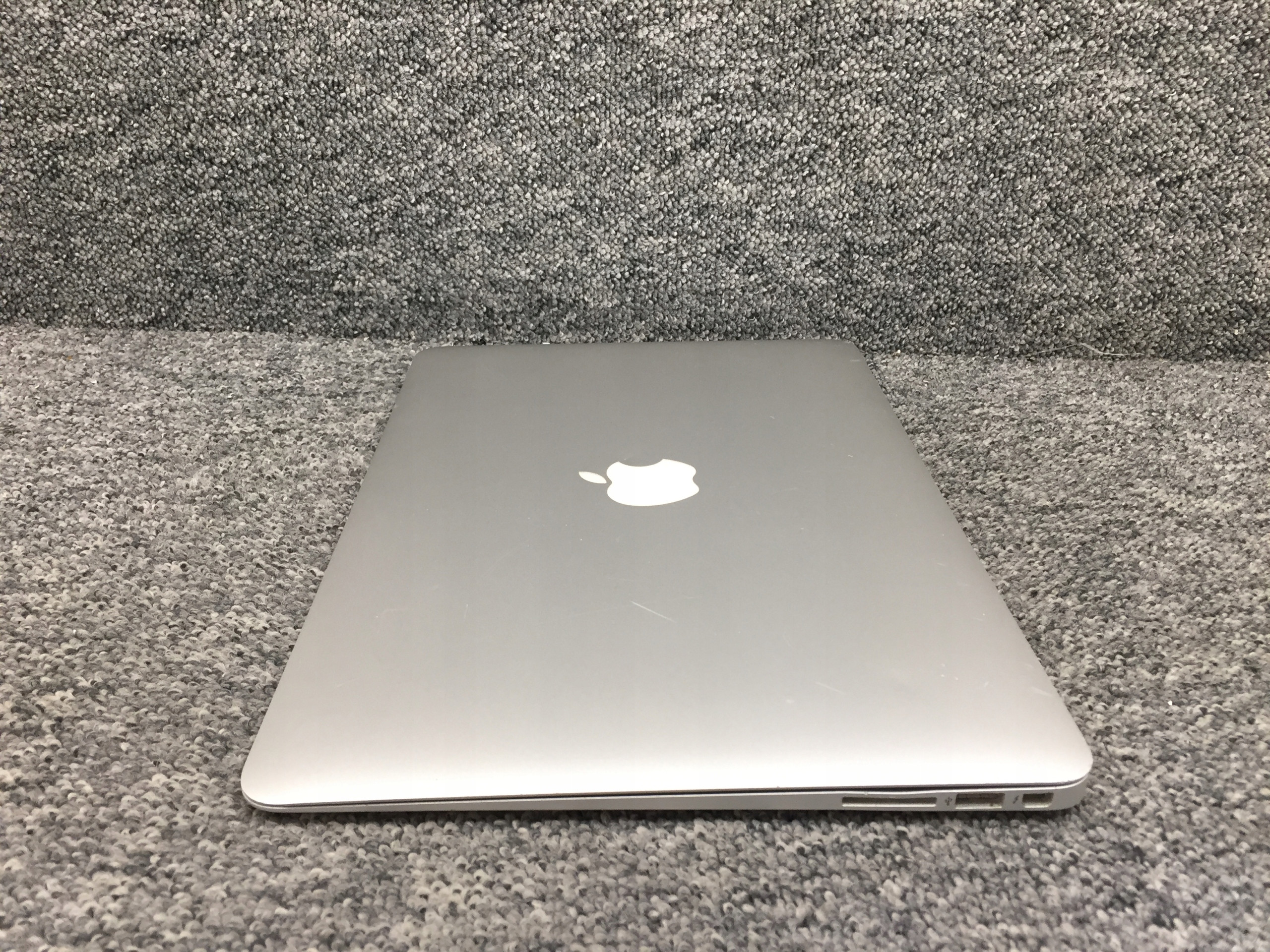 Bezszelestna konstrukcja bez wentylatora – Idealny do pracy w każdych warunkach