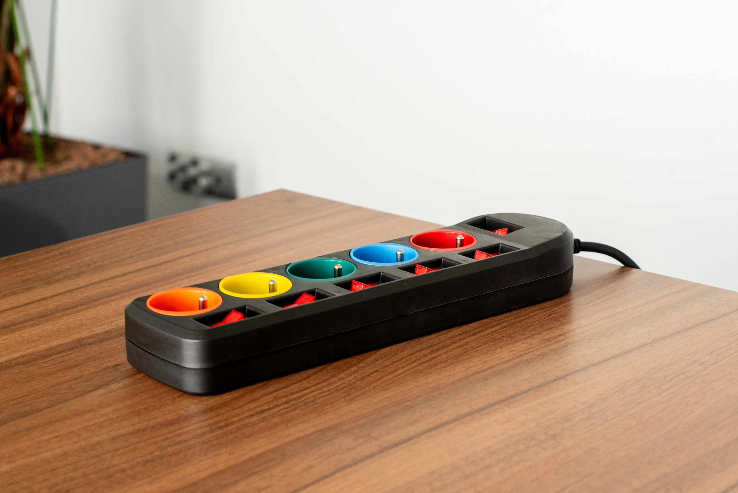 Wygoda użytkowania z podświetlanymi wyłącznikami