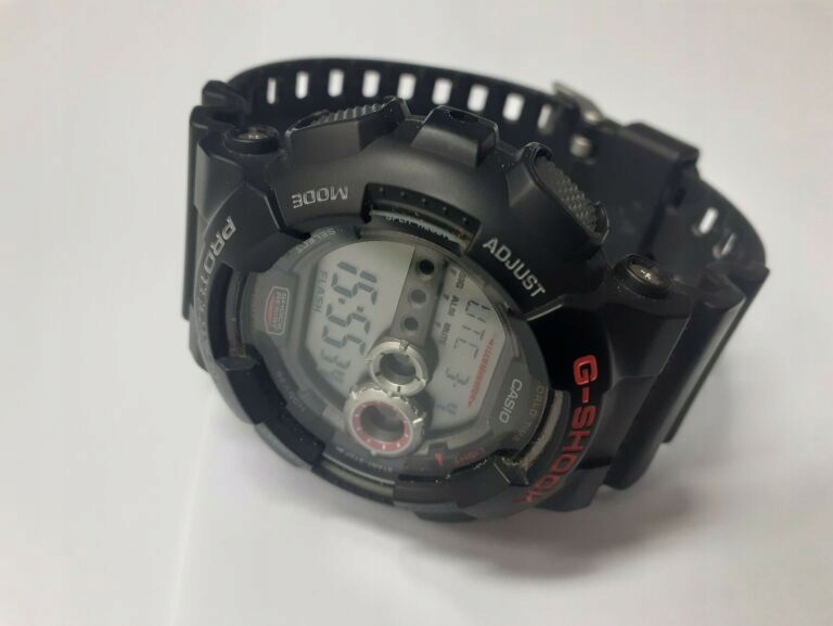 Cyfrowy wyświetlacz i mechanizm kwarcowy