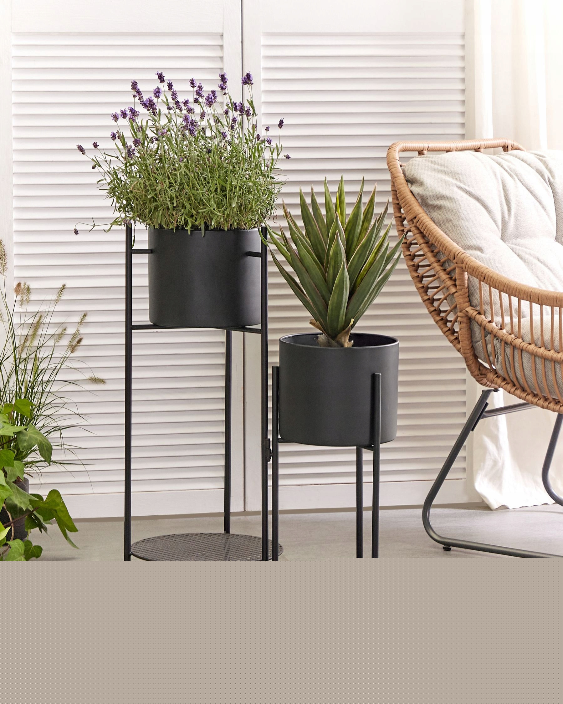 Stojak na kwiaty ULMUS Metal 58 cm Czarny Lumarko – Elegancki dodatek do Twojego wnętrza