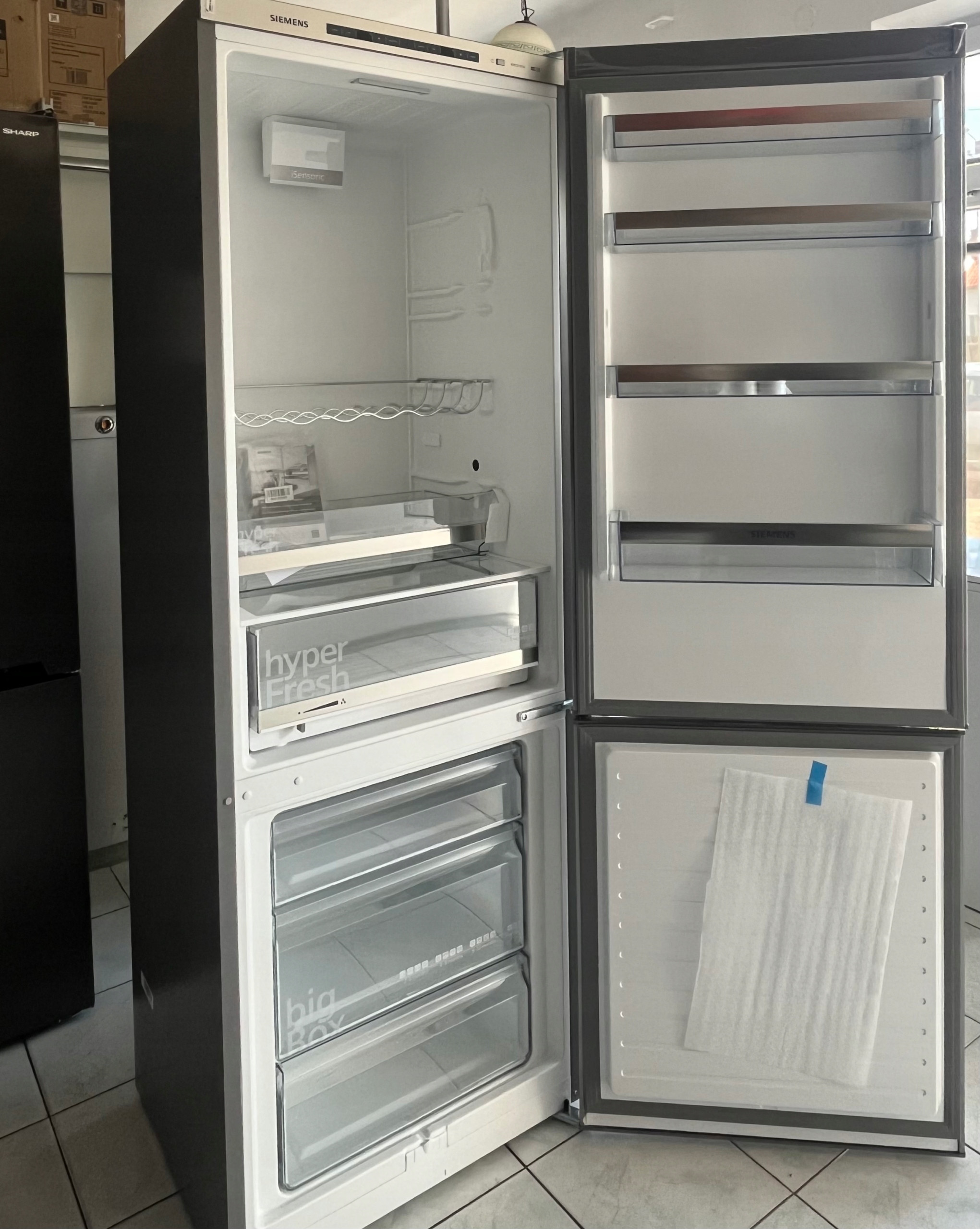 Wbudowany wyświetlacz i elektroniczne sterowanie