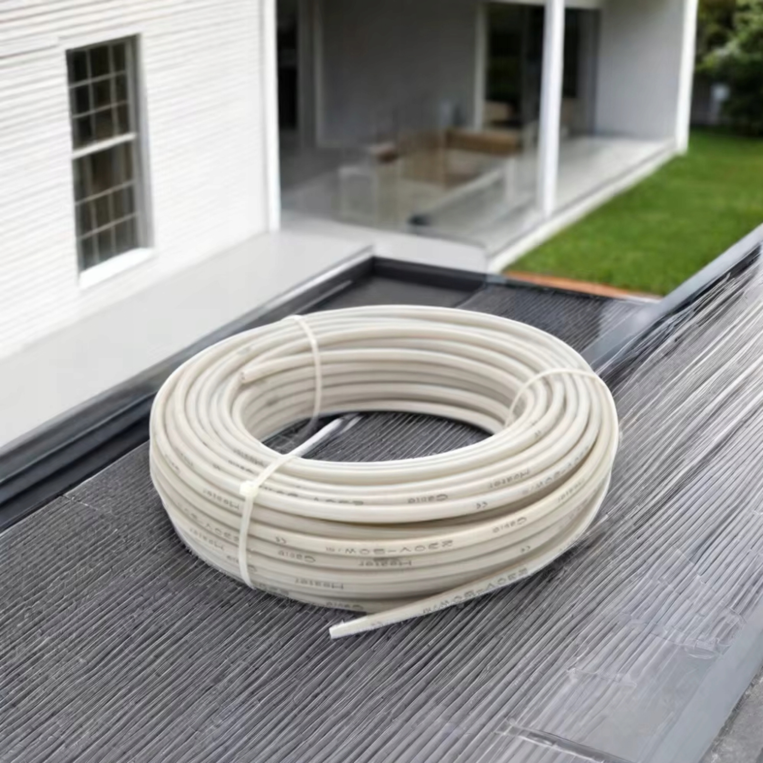 Uniwersalne zastosowanie: TV, SAT, DVB-T, DVB-S, DVB-C, CCTV