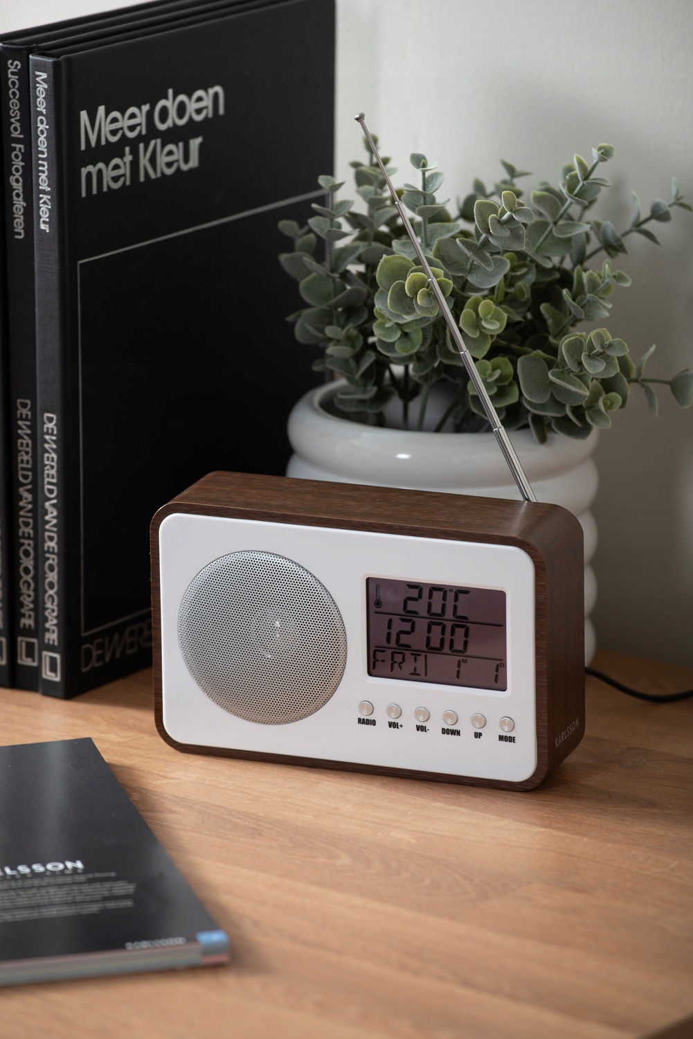 Radiobudzik Karlsson KA6036DW – Stylowy dodatek do Twojego wnętrza