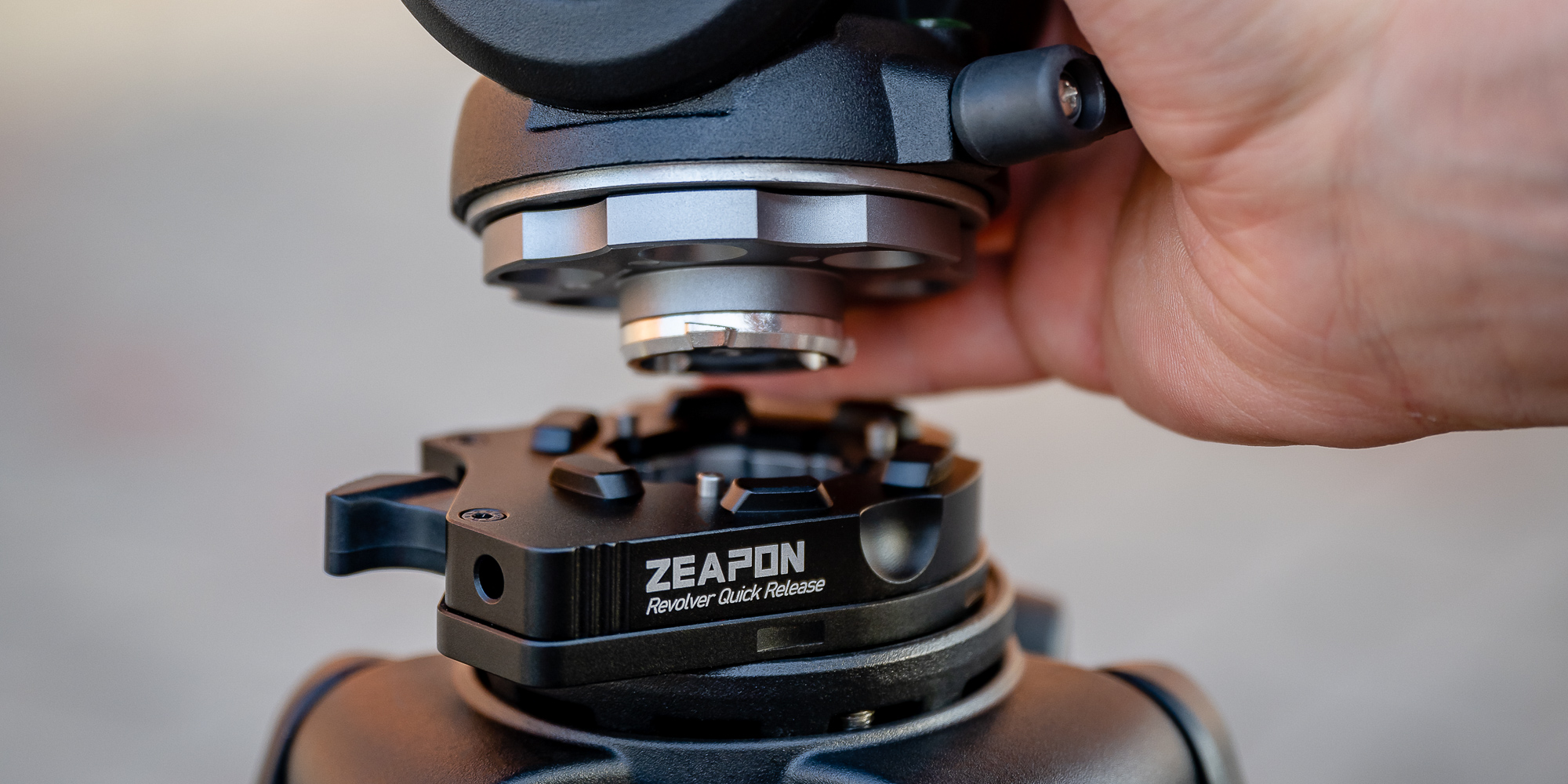 Uchwyt szybkiego montażu Zeapon Revolver Quick Release - Wszechstronność zastosowań