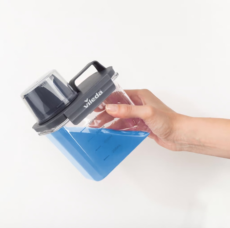 Precyzyjne dozowanie dzięki miarce 150 ml