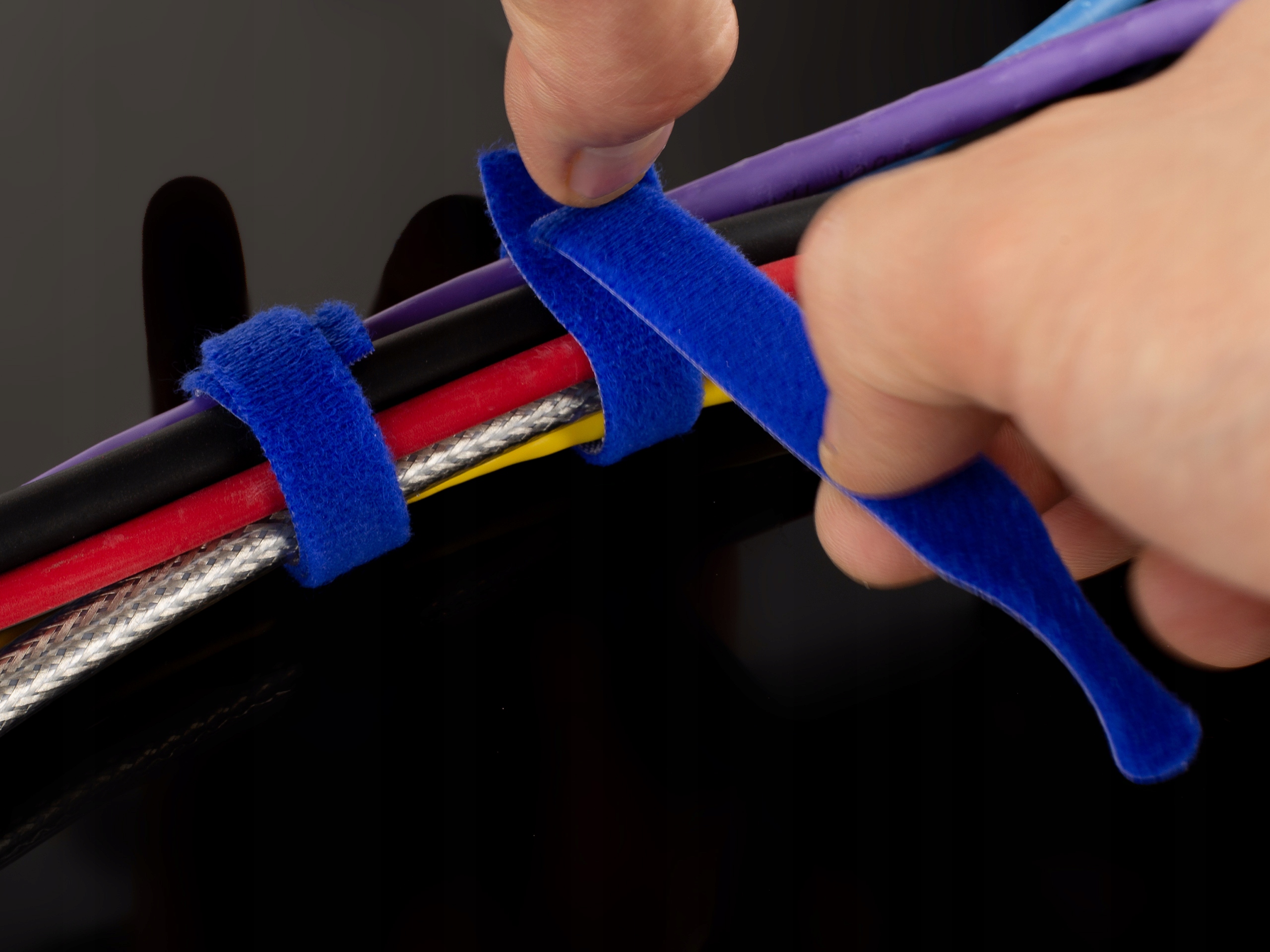 Specjalne wcięcie dla lepszego łączenia przewodów