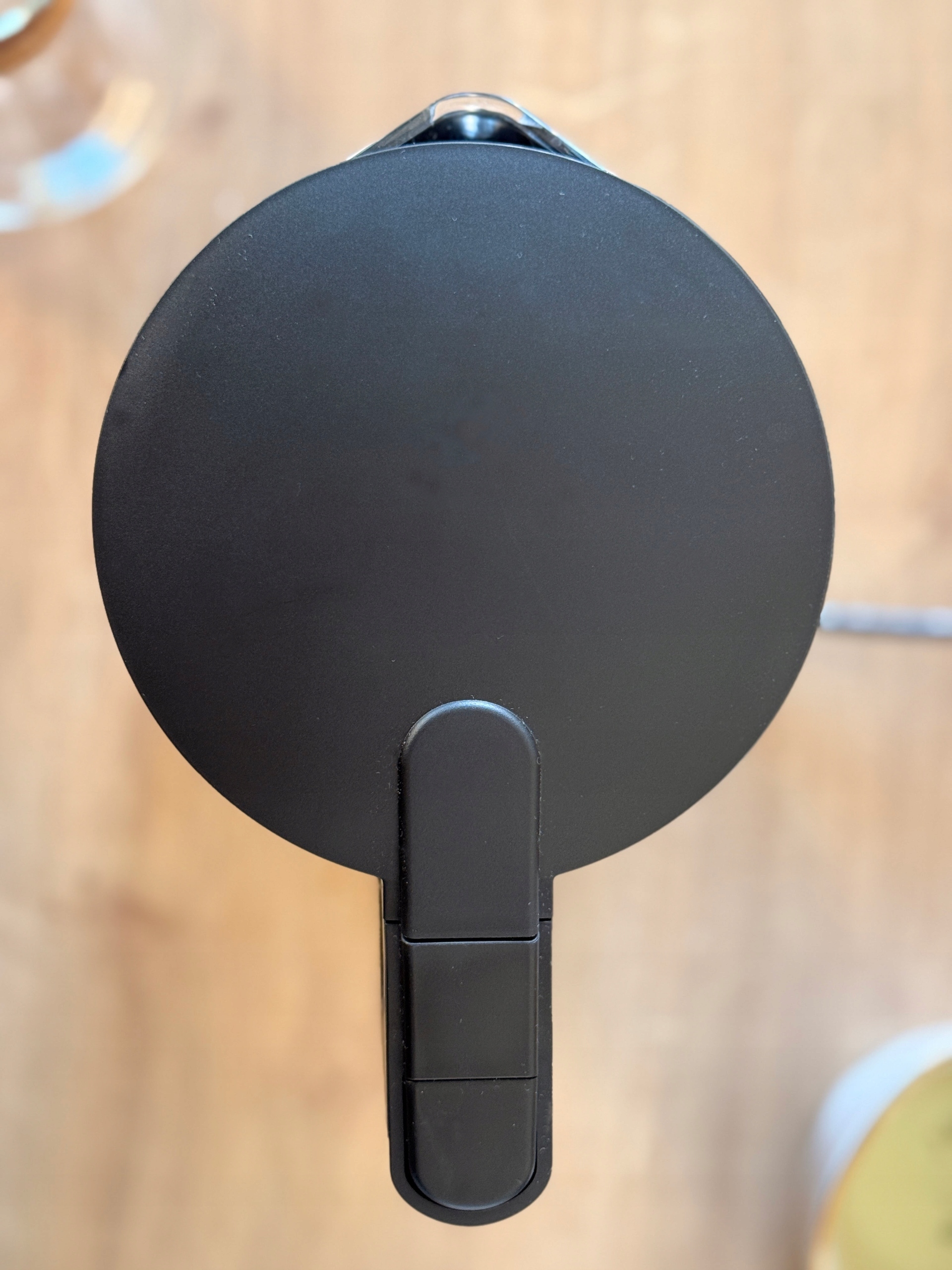 Elegancki design – Szklana konstrukcja z nowoczesnymi akcentami