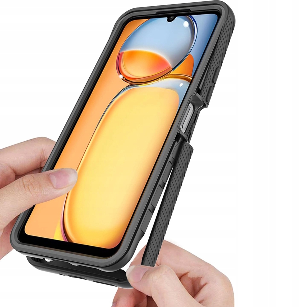 Precyzyjnie wykonane wycięcia na porty i przyciski