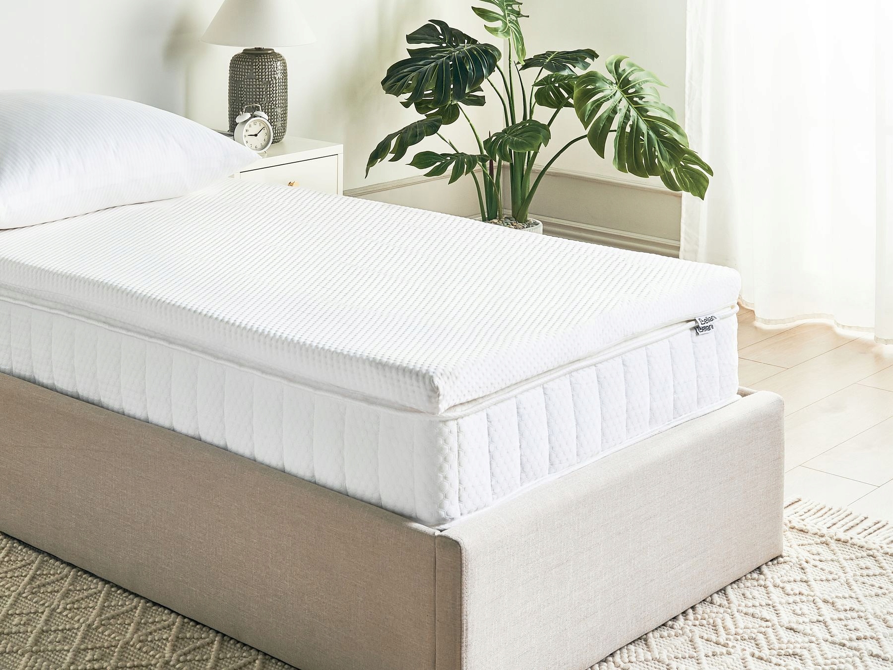 Materac nawierzchniowy topper lateksowy piankowy 90 x 200 cm GRACIOUS – Komfortowy sen na wyciągnięcie ręki