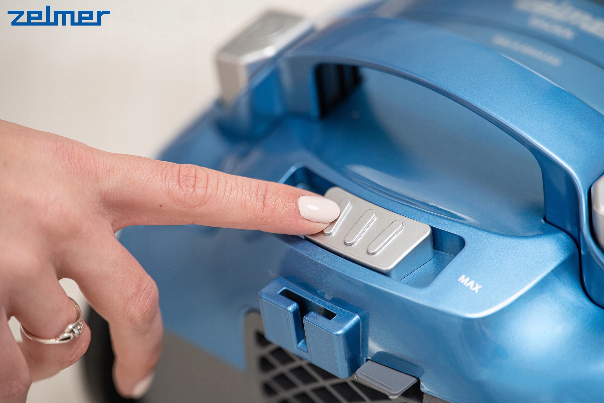 Wydajność i moc 800W – Skuteczne sprzątanie każdej powierzchni