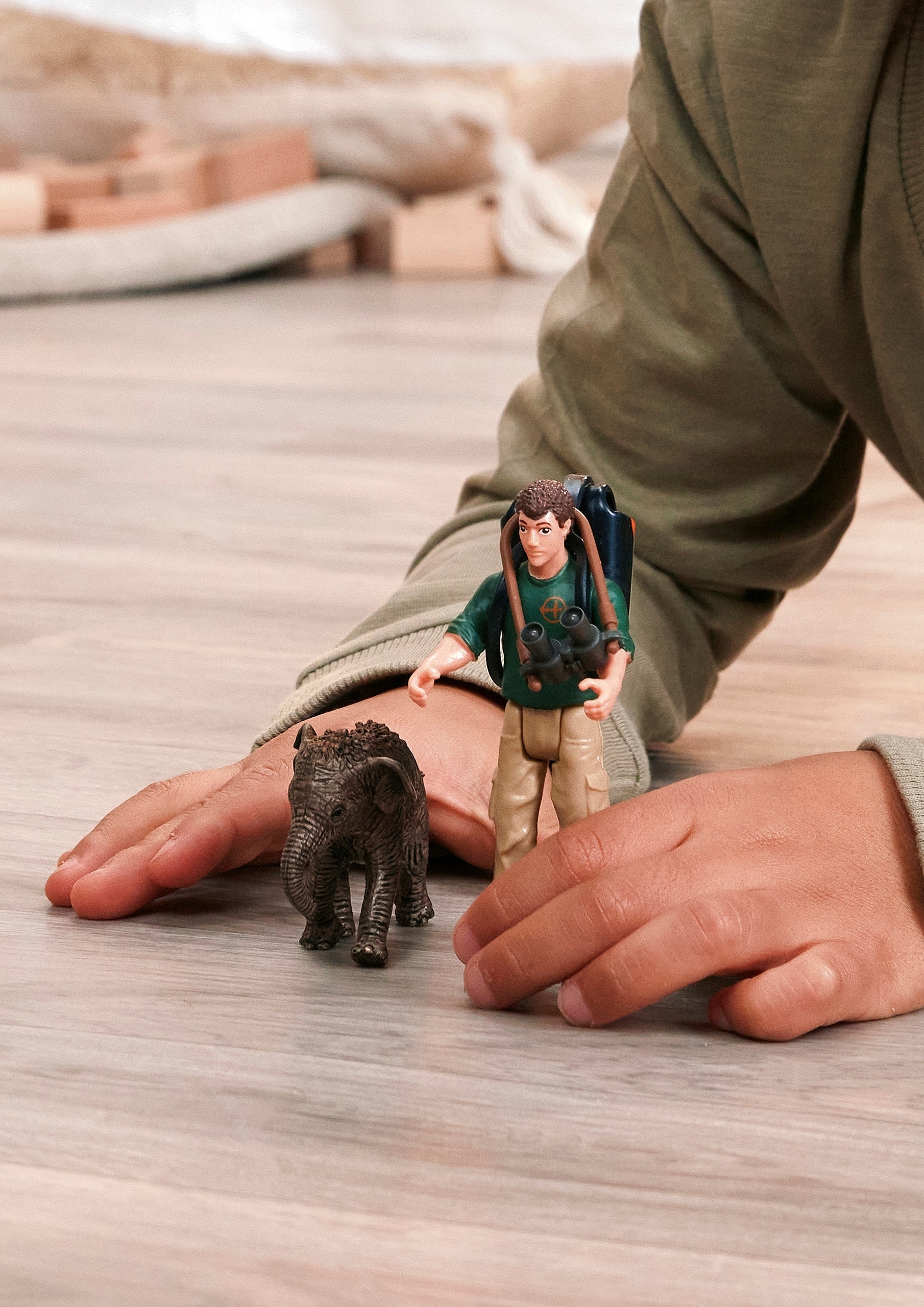 Schleich Badacz na wycieczce 81476 – Odkryj przygodę w dżungli!