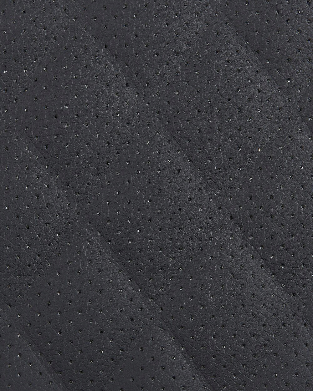 Materiały wysokiej jakości – skóra ekologiczna i metal