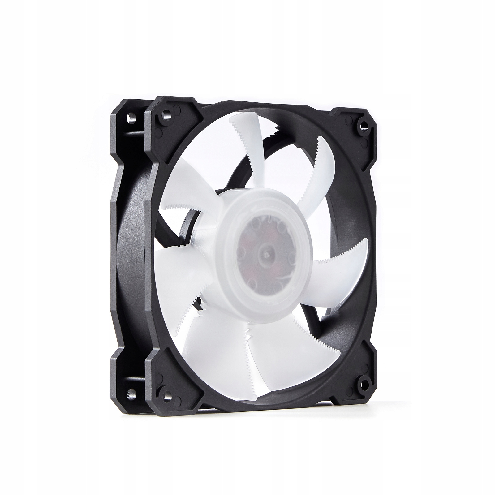 Łatwe podłączenie dzięki wtyczce 4-pin PWM i RGB