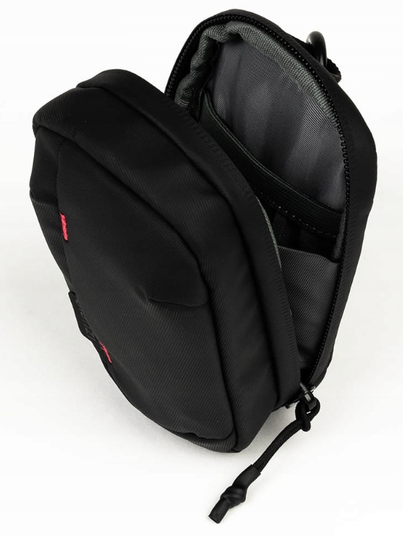 Funkcjonalny design z dodatkowymi kieszonkami