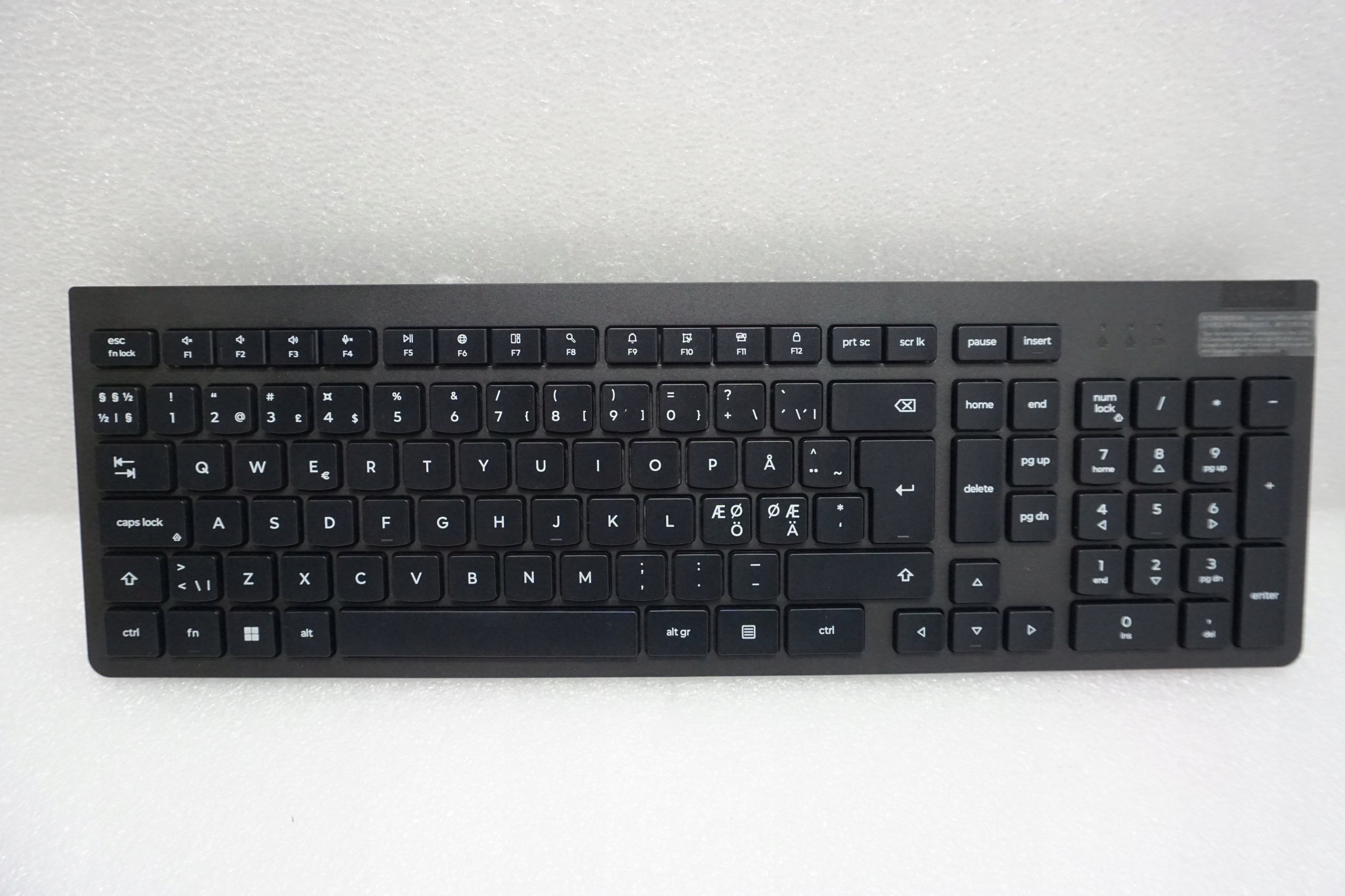 Ergonomiczny design i pełnowymiarowy układ klawiatury