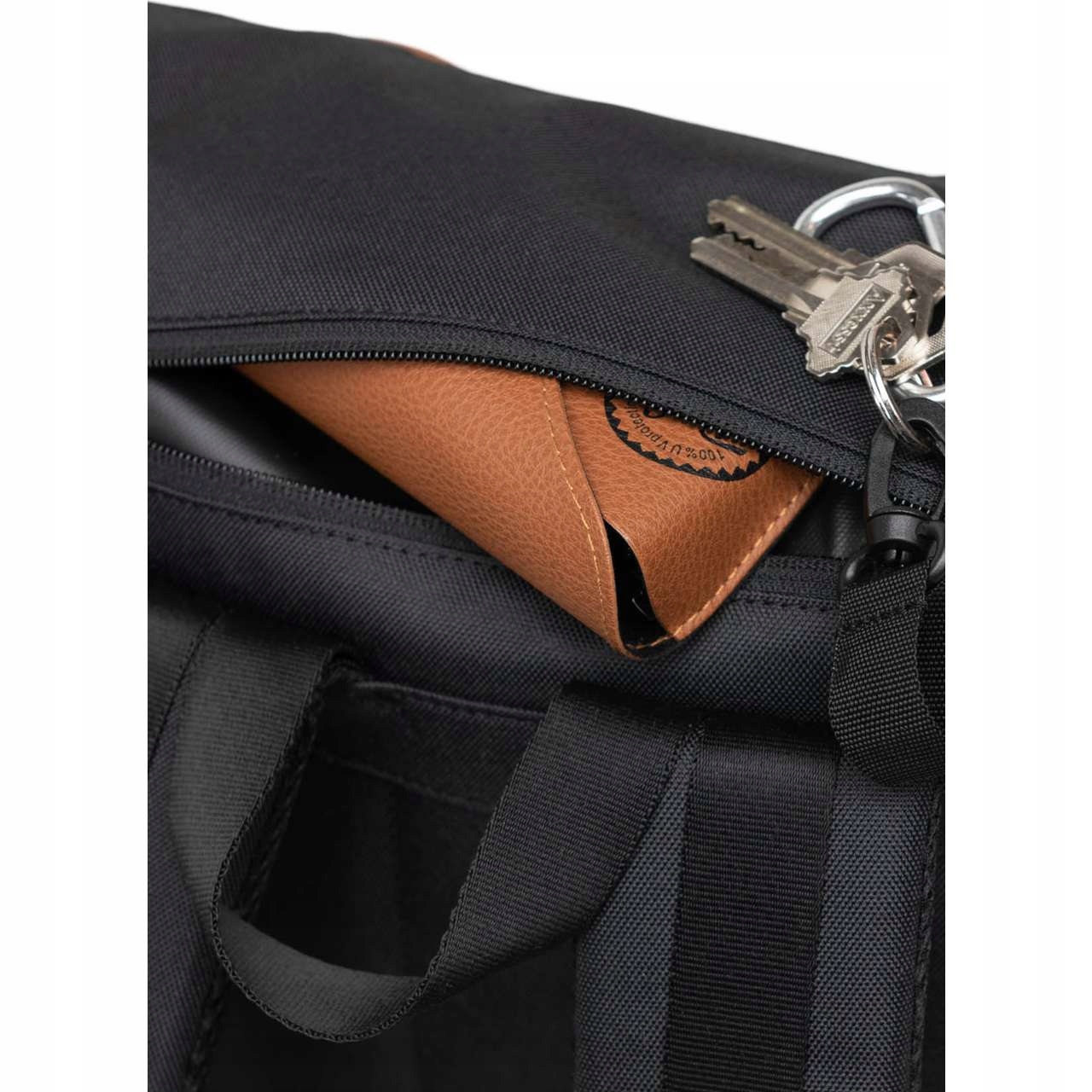 Wygodne przechowywanie – kieszeń na laptopa 15/16