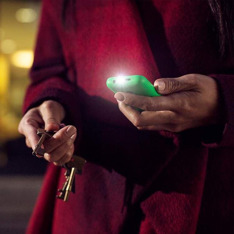 Nokia 215 — latarka