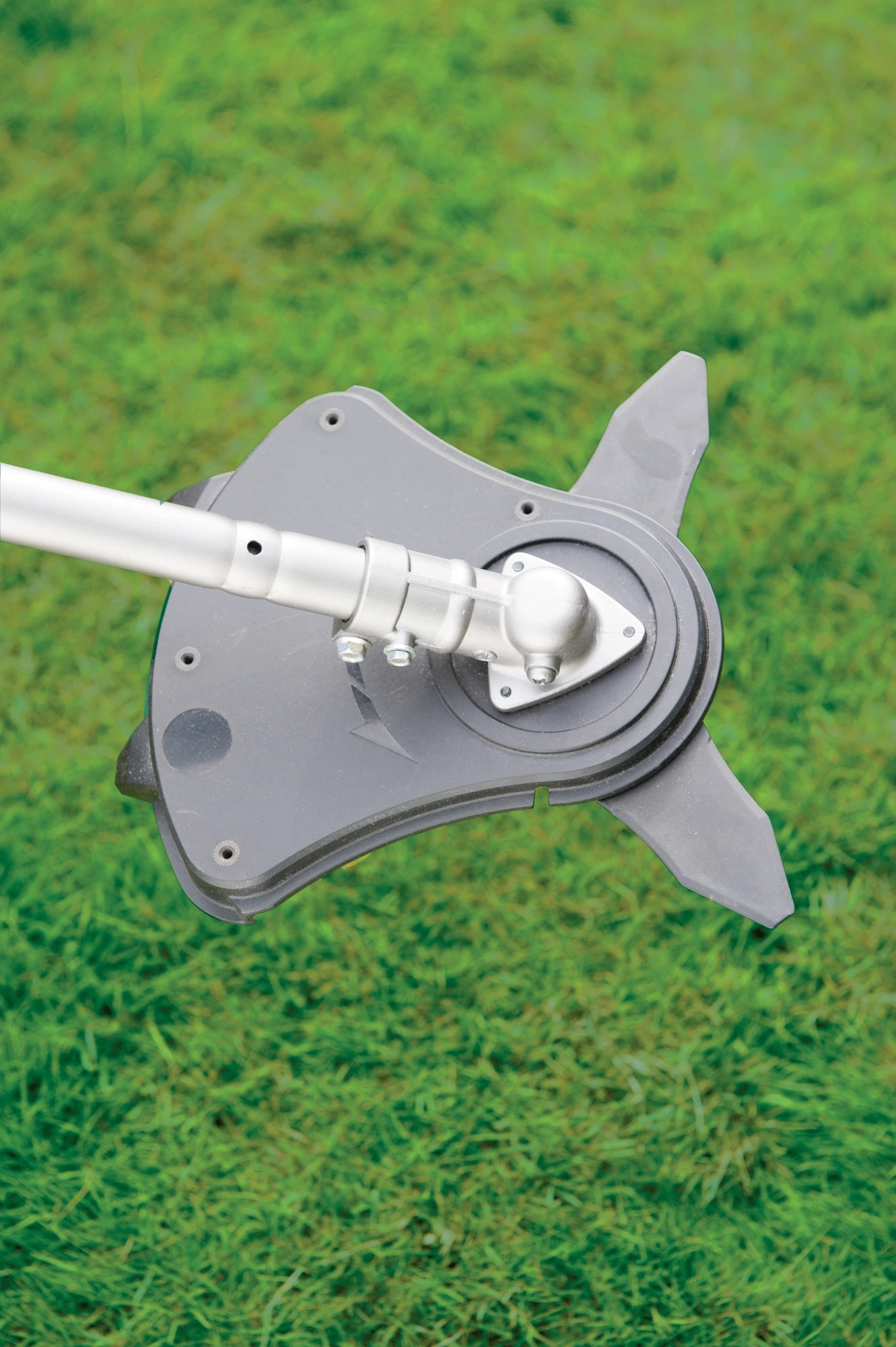 Szerokość cięcia 38 cm – Efektywne koszenie trawy i zarośli