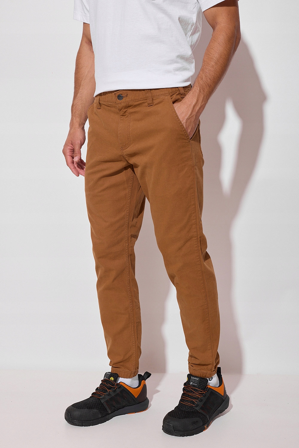 Spodnie Carhartt Rugged Flex Canvas Jogger Brown – Idealne do pracy i na co dzień