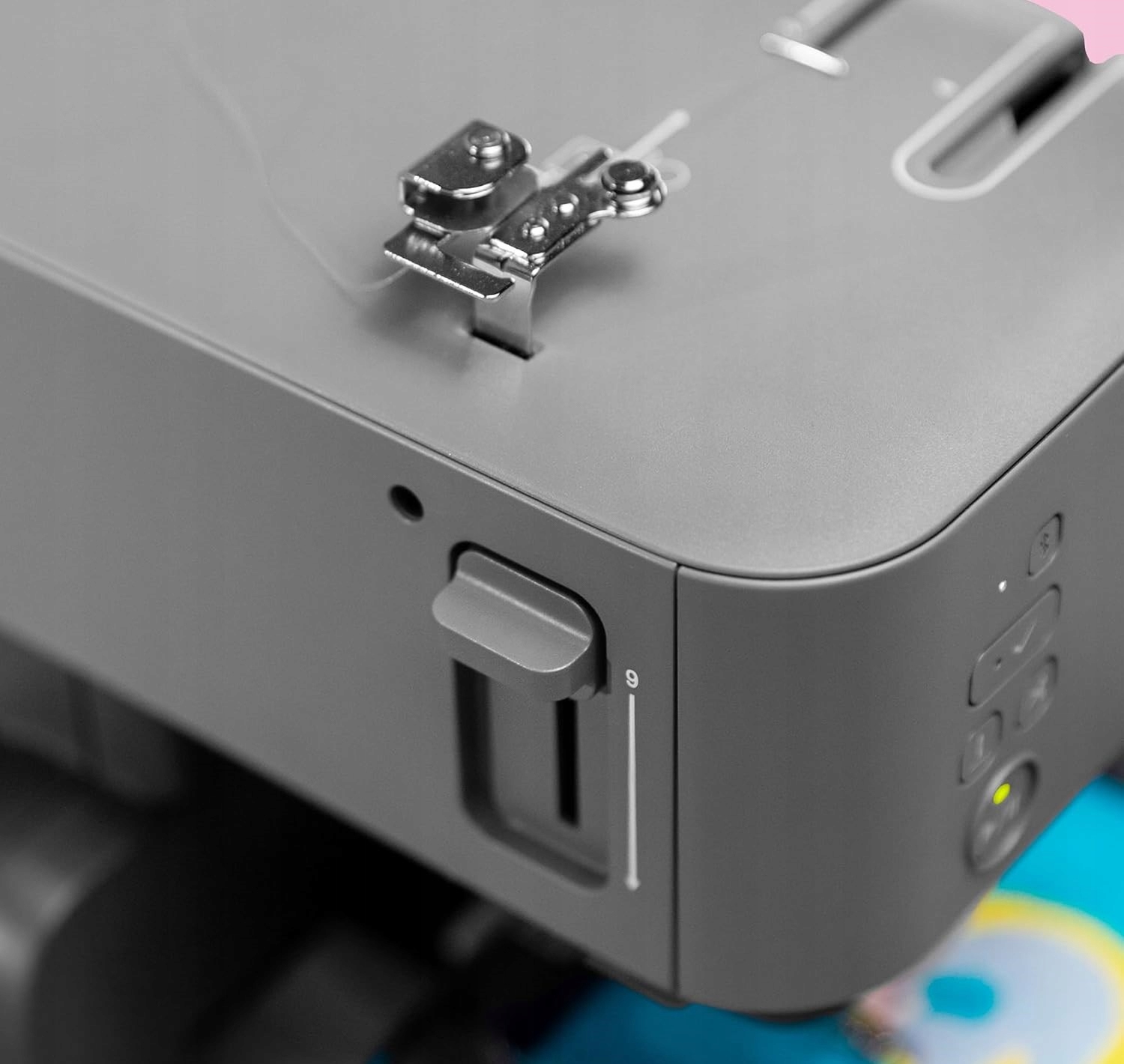 Automatyczny nawlekacz i szybki system szpulek