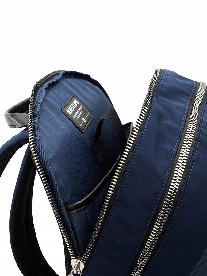 Przestronna główna komora – Organizacja akcesoriów i dokumentów