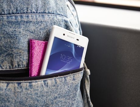 Cienka i lekka konstrukcja modelu Xperia E3 pozwala Ci zabierać go ze sobą wszędzie