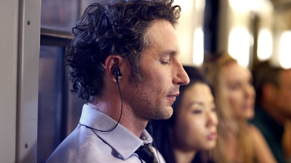 This Android phone from Sony comes with noise-cancelling technology and stereo speakers.