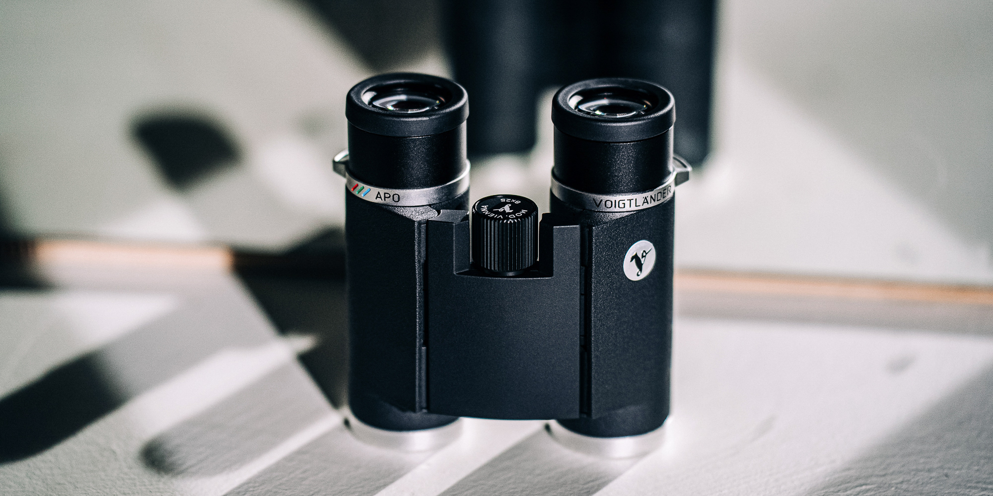 Lornetka Voigtlander Vienna 8x25 APO - Magnezowy korpus z krótkim mostkiem