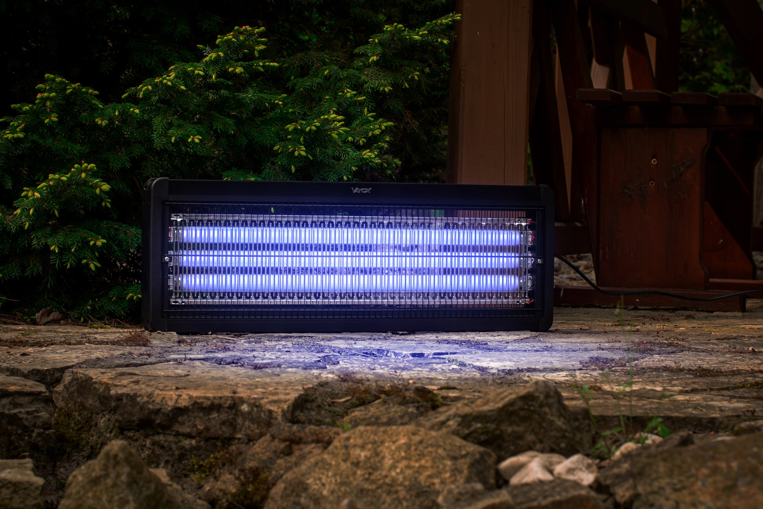 Mocna lampa z trzema świetlówkami UV
