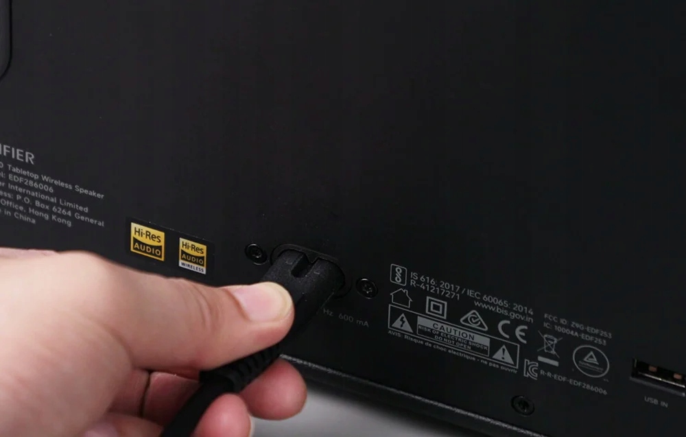 Wszechstronna łączność: Bluetooth 5.4, USB-A, AUX