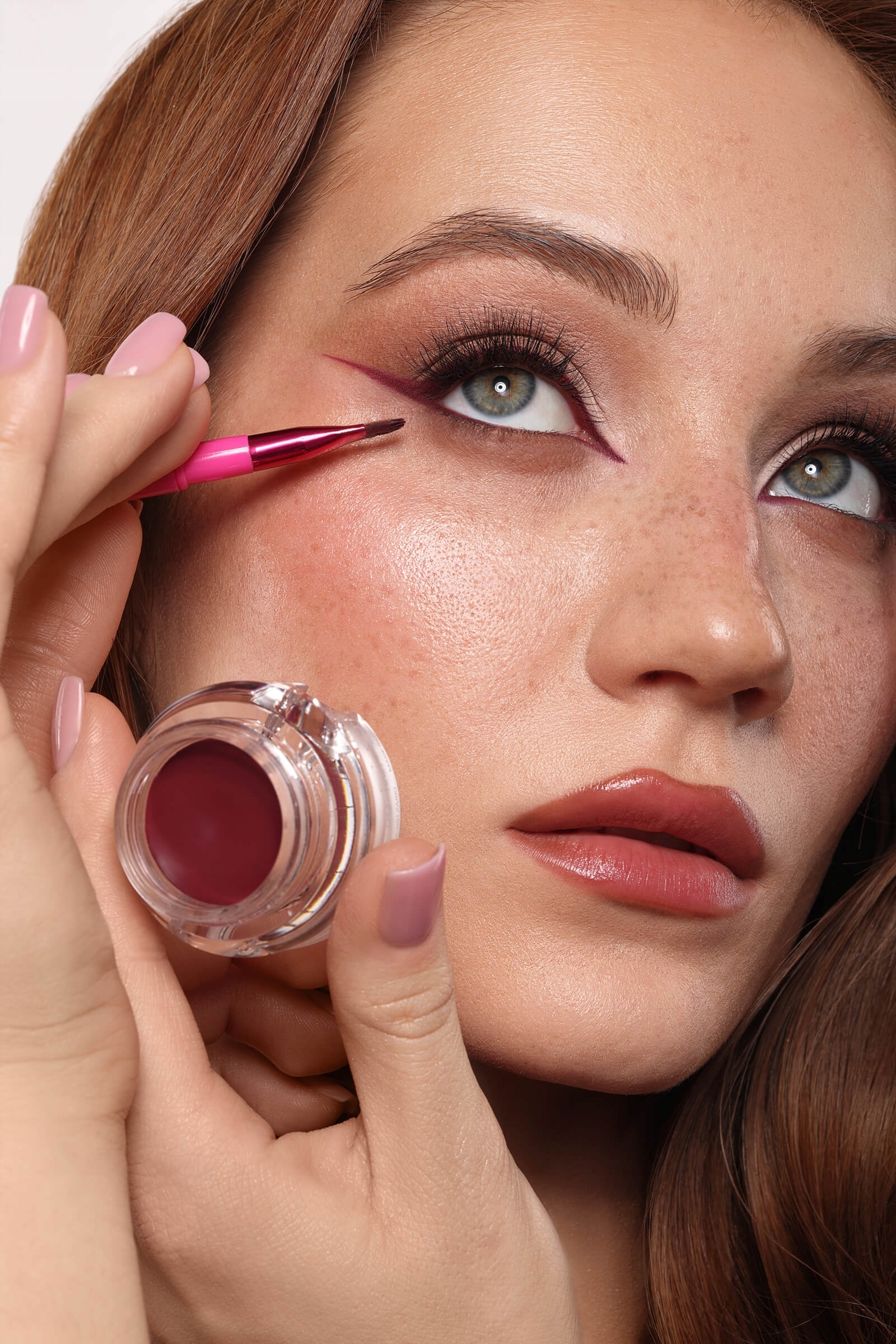 Jak używać Gelusion eyeliner w żelu
