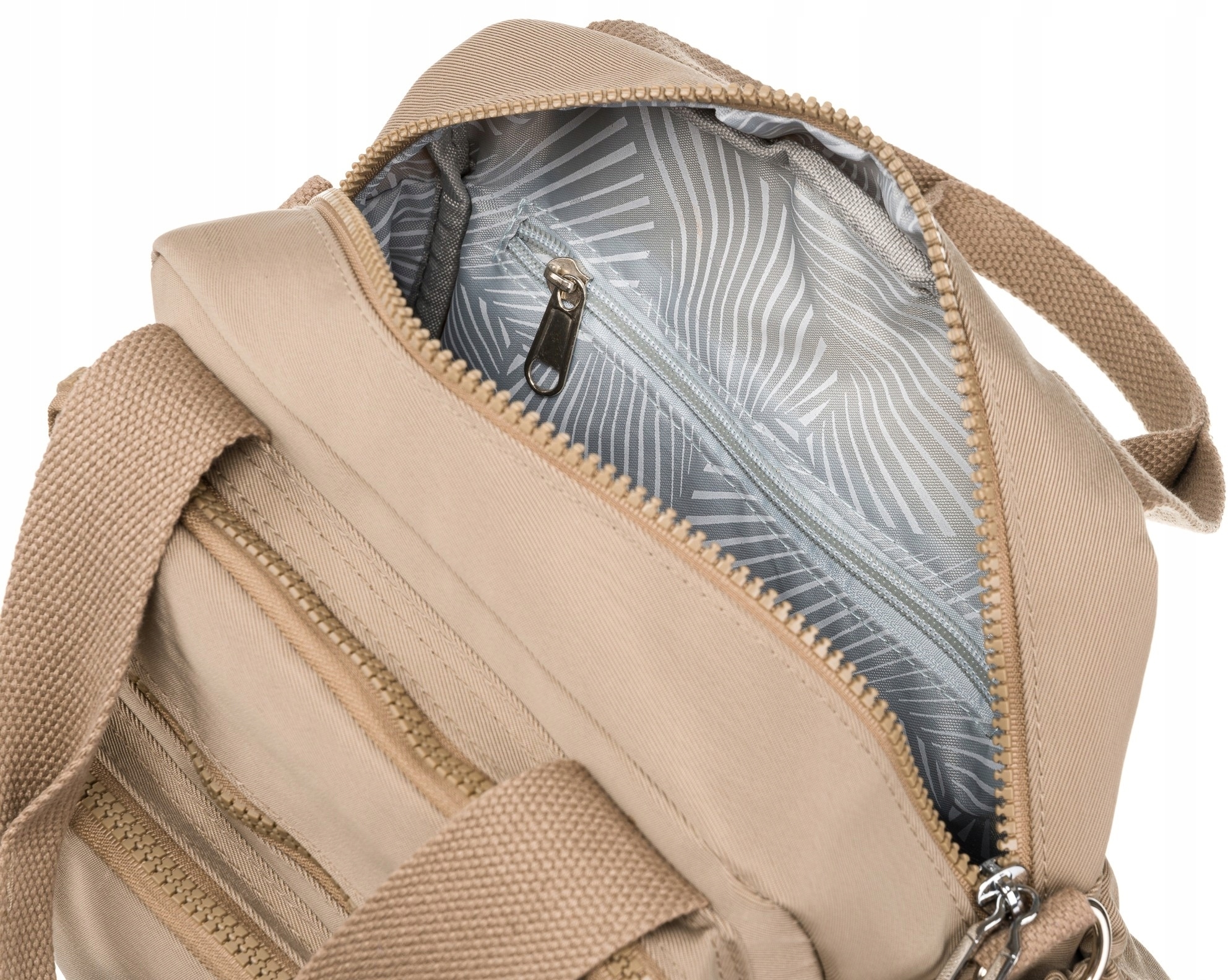 Przestronność i organizacja – Szereg praktycznych kieszonek