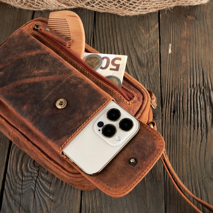 Praktyczne kieszenie i miejsce na telefon