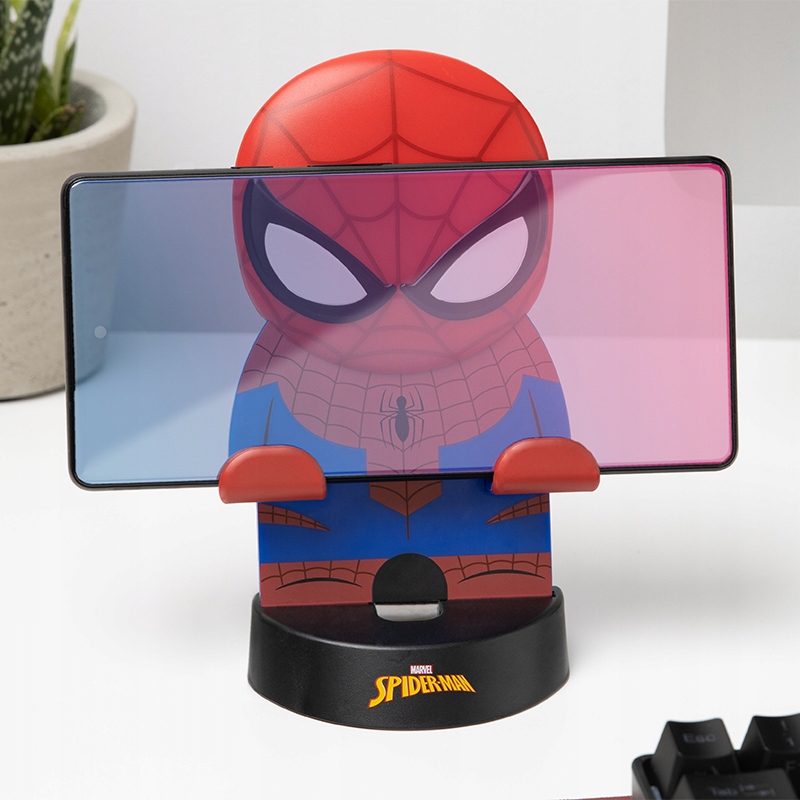Funkcjonalność i design – Spider-Man trzyma Twój telefon