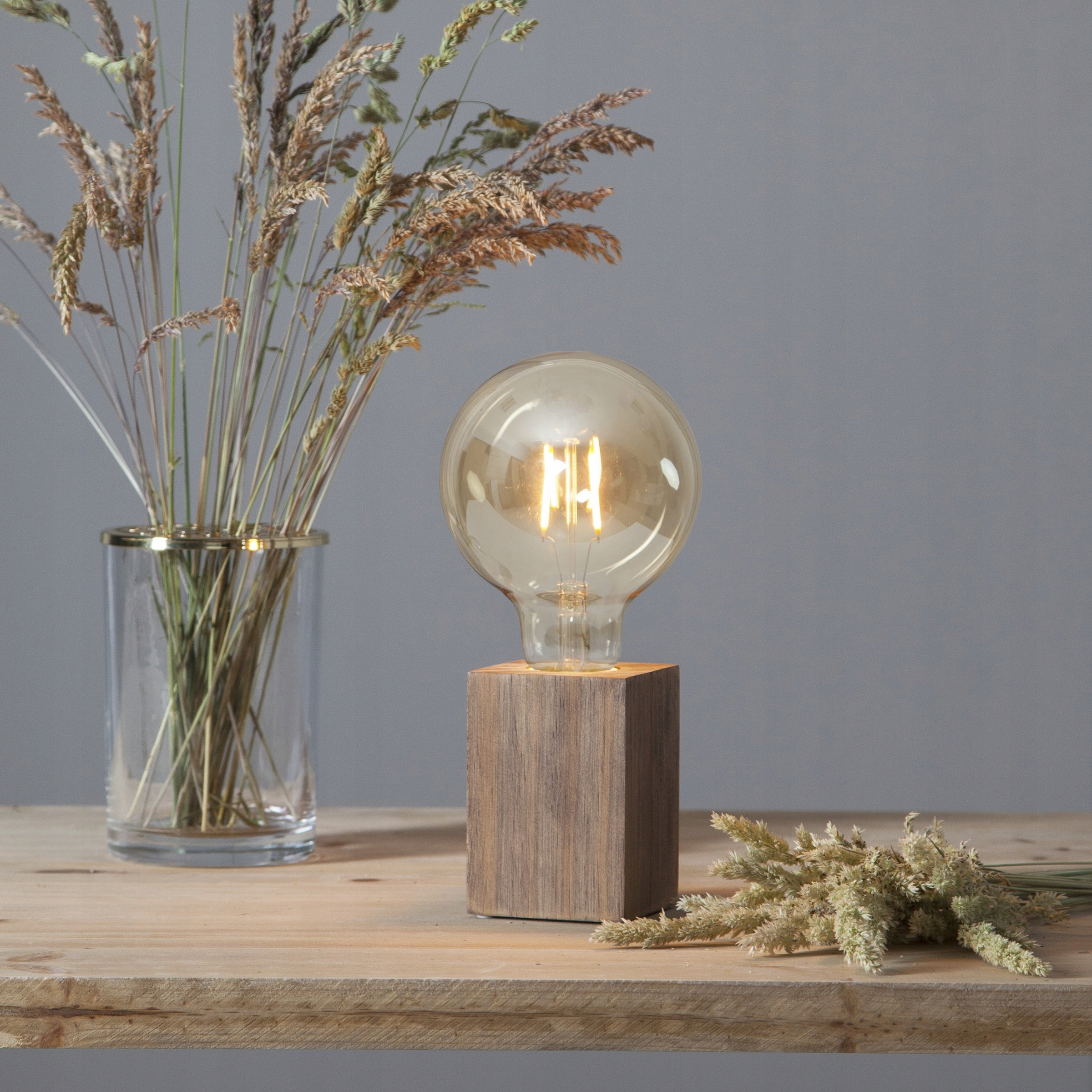 Lampa stołowa Star Trading LYS – Elegancja i funkcjonalność w Twoim wnętrzu