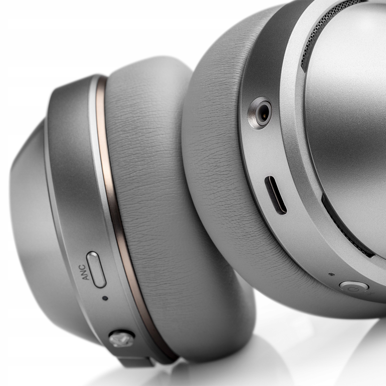 Doskonała jakość dźwięku i technologia Active Noise Cancelling